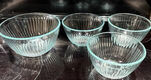 Lot Of 4 Pyrex Blue Tint, 3 Clear Ribbed 3 Cup Mixing Bowl & 1-6cup USA